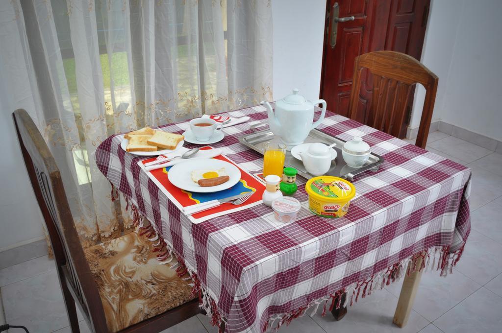 Tms Beach House Negombo Ngoại thất bức ảnh